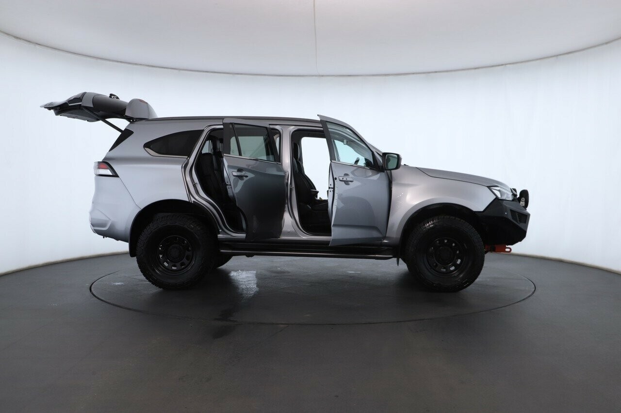 Isuzu Mu-x image 2