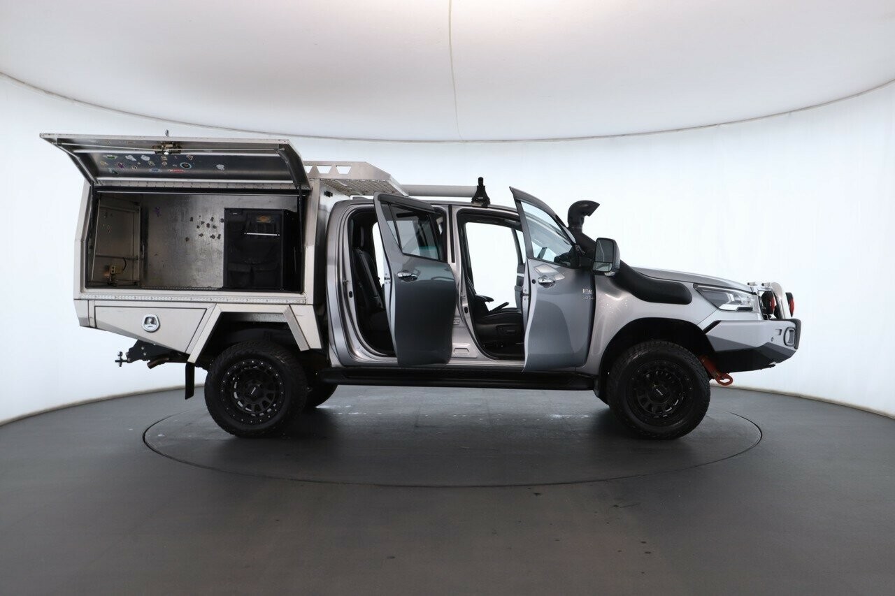 Toyota Hilux image 2