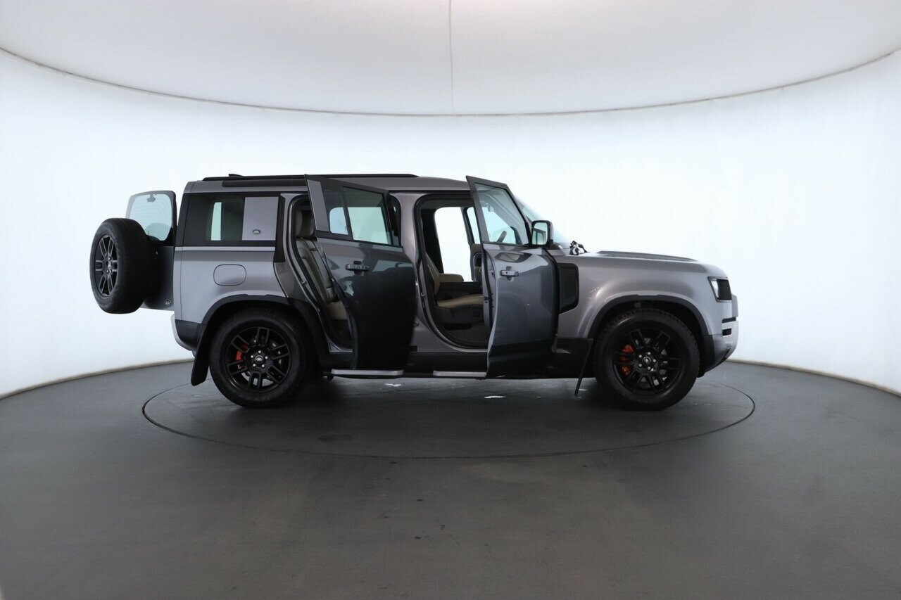 Land Rover Defender image 2