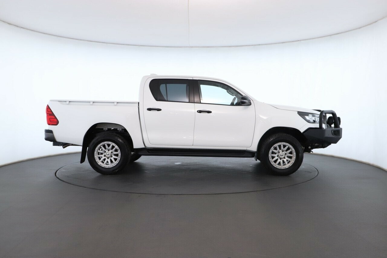Toyota Hilux image 3