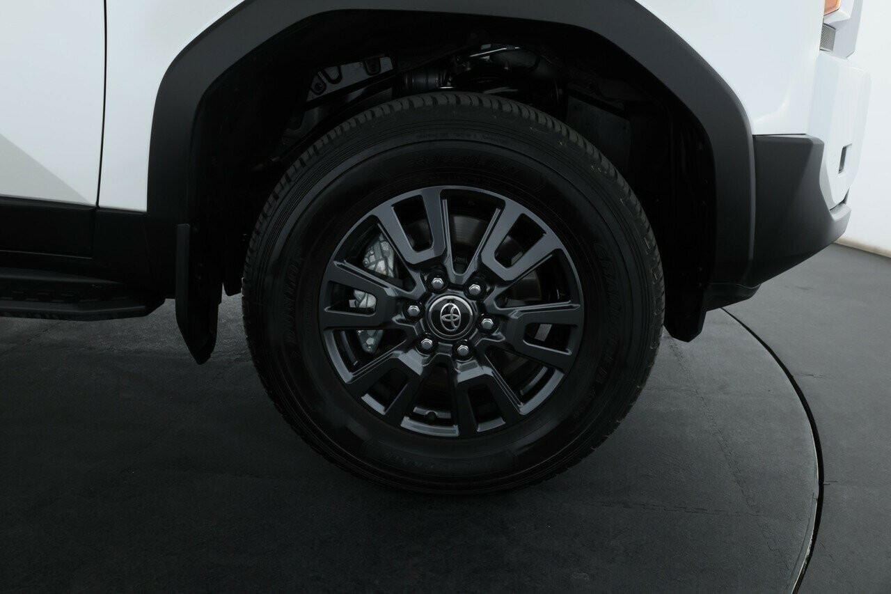 Toyota Landcruiser Prado image 4