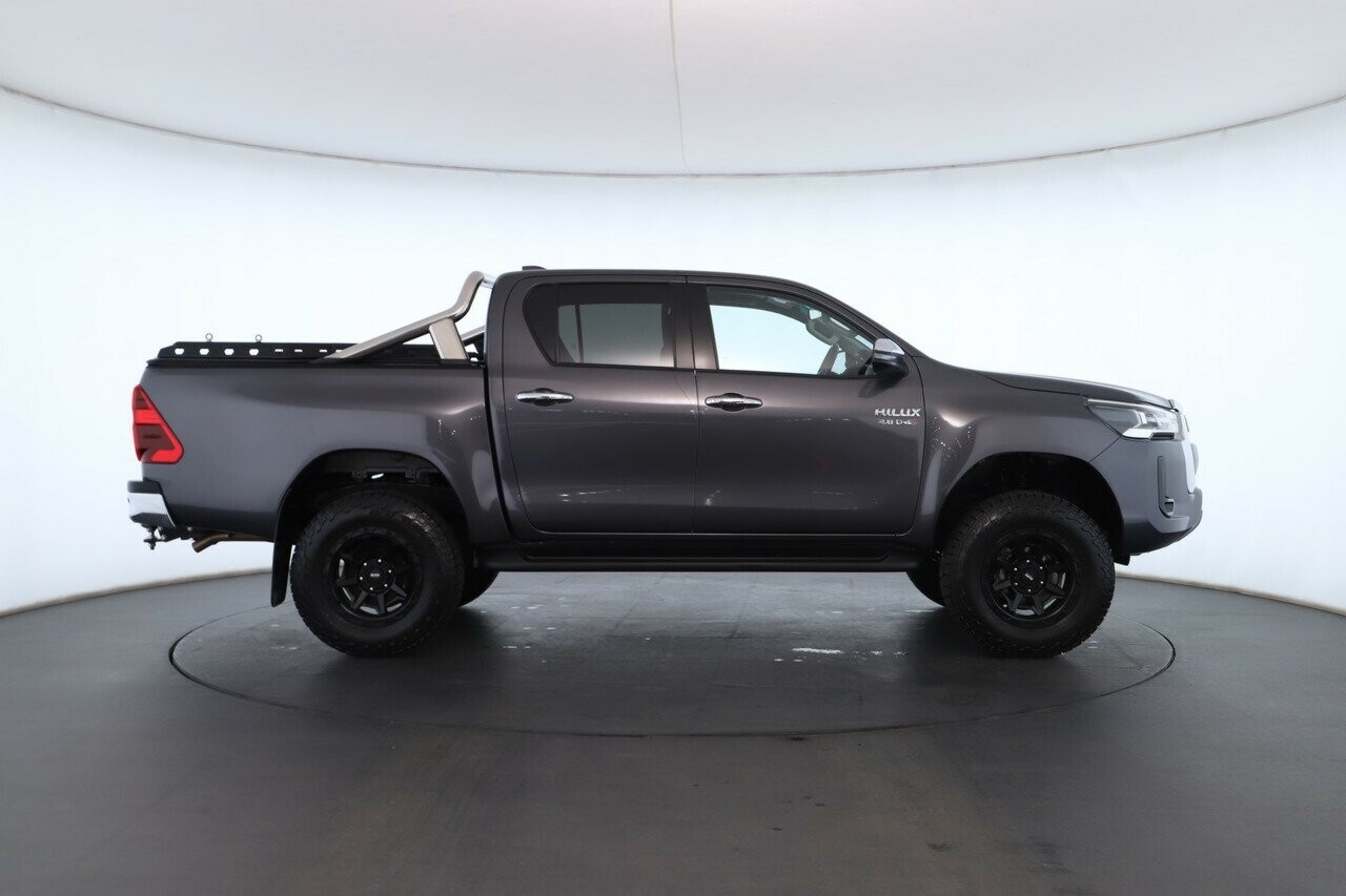 Toyota Hilux image 3