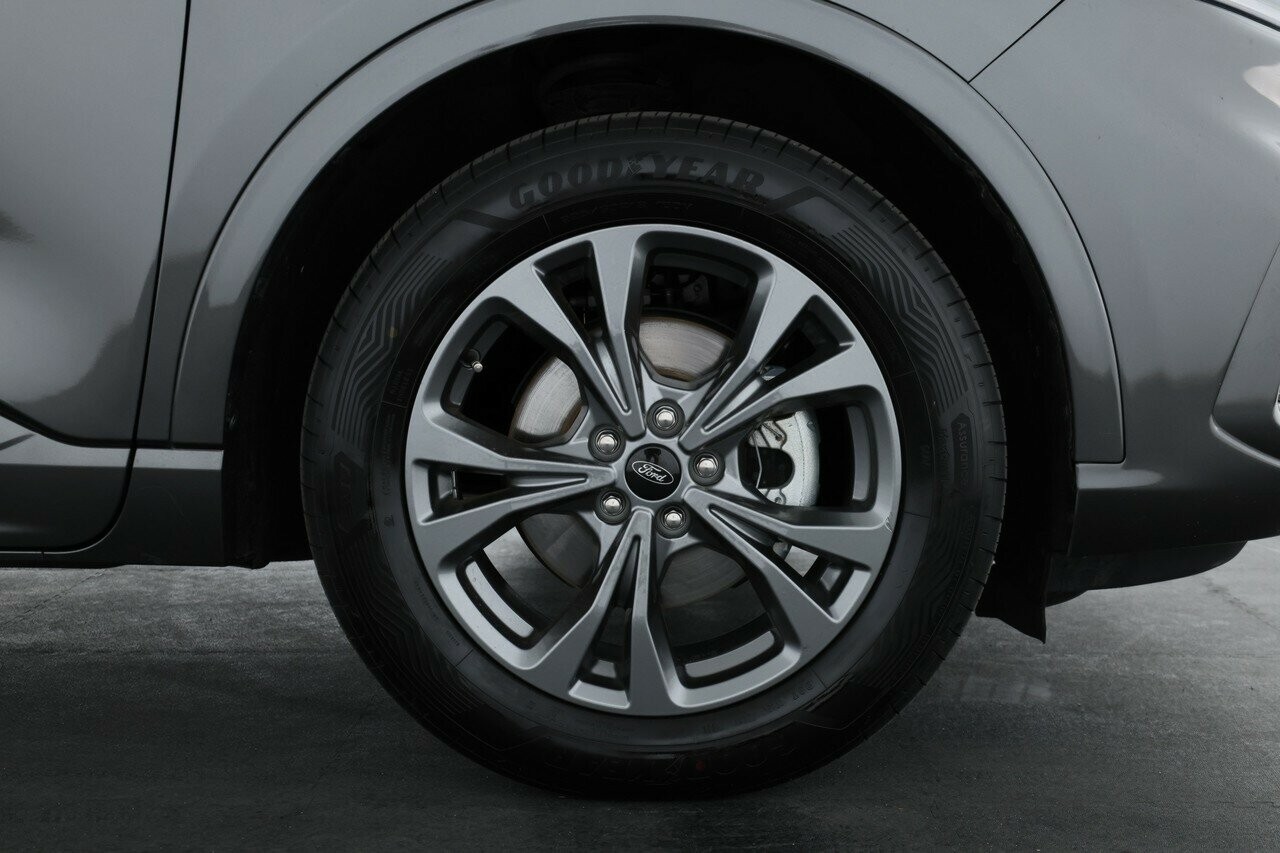 Ford Escape image 4