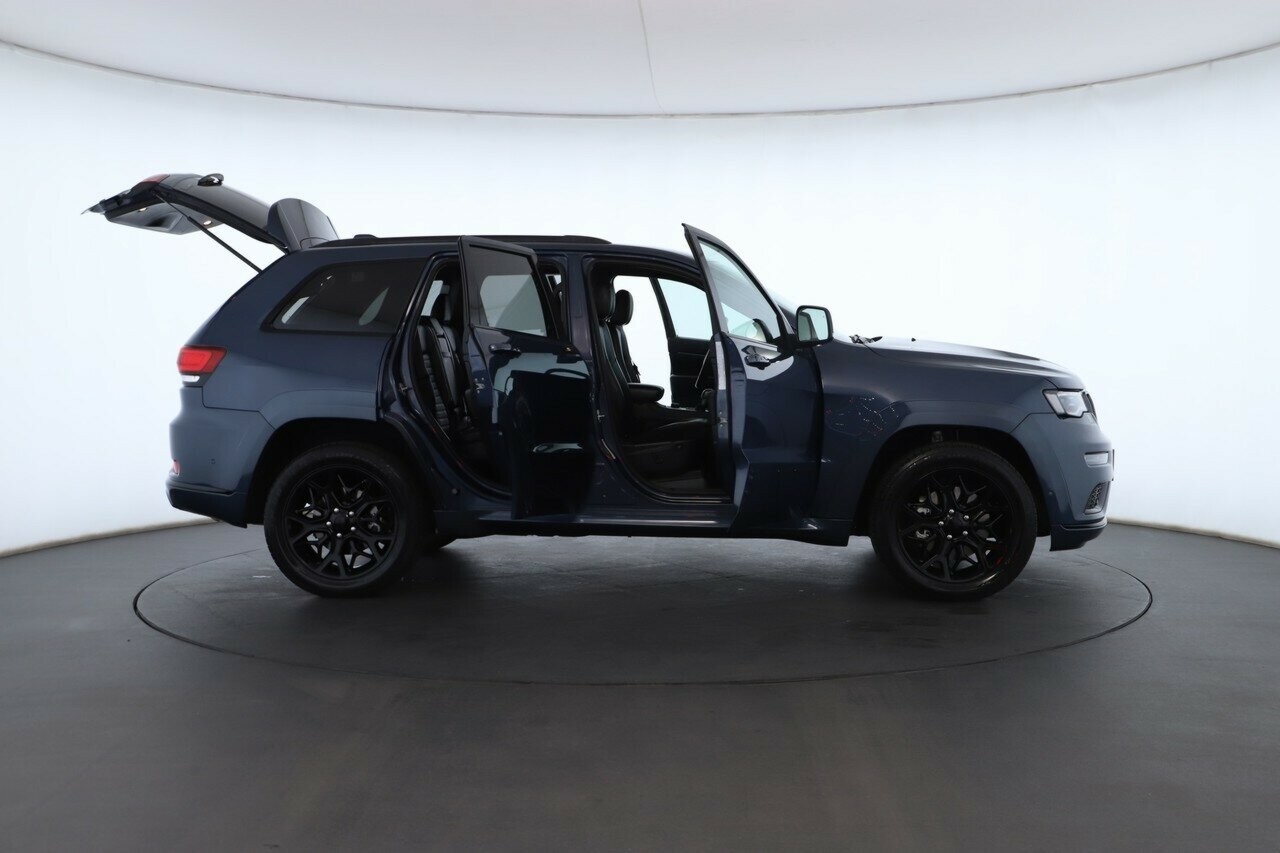 Jeep Grand Cherokee image 2