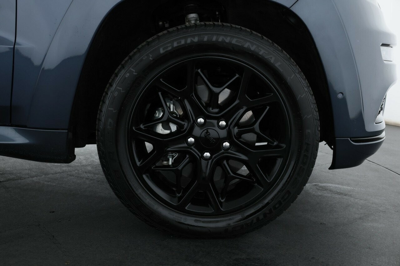 Jeep Grand Cherokee image 4