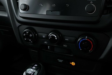 https://vehicle-cdn.autoleague.cloud/30352_940836017_24.jpg