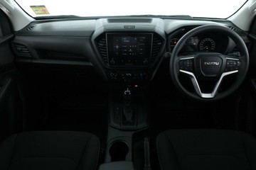 https://vehicle-cdn.autoleague.cloud/30352_940836017_33.jpg
