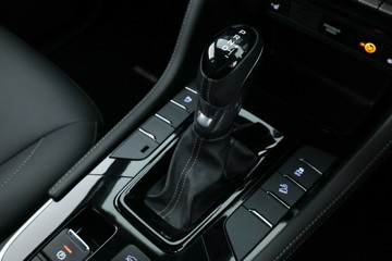 https://vehicle-cdn.autoleague.cloud/30352_940836797_29.jpg