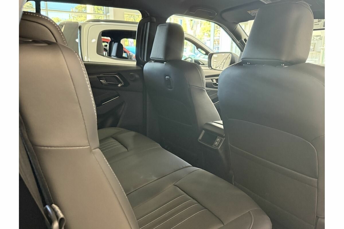 Isuzu Mu-x image 4