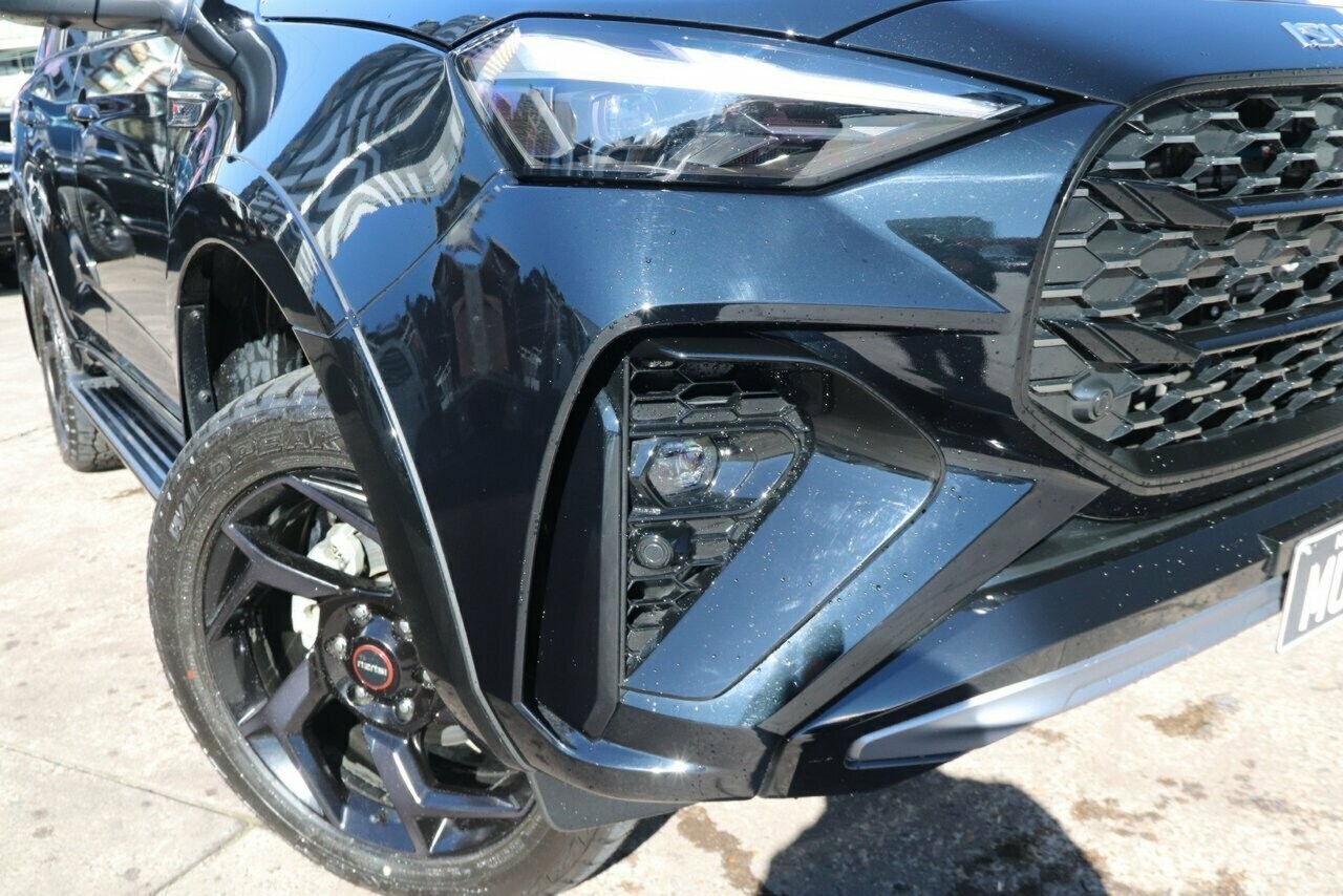 Isuzu Mu-x image 2