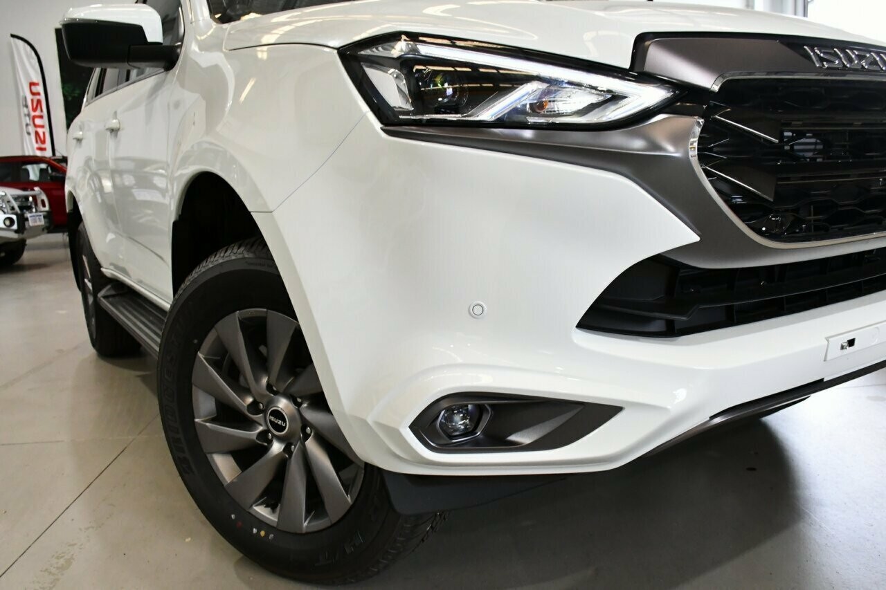 Isuzu Mu-x image 2
