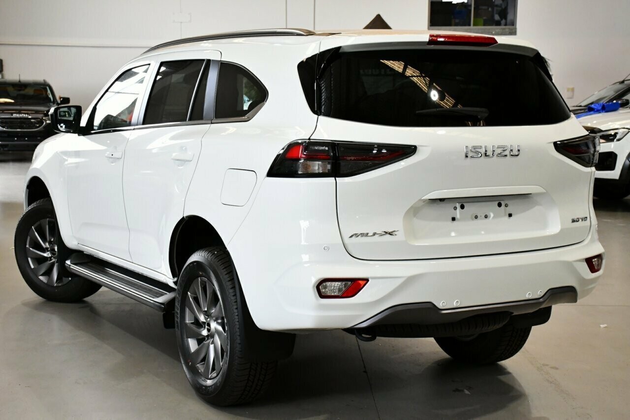 Isuzu Mu-x image 3