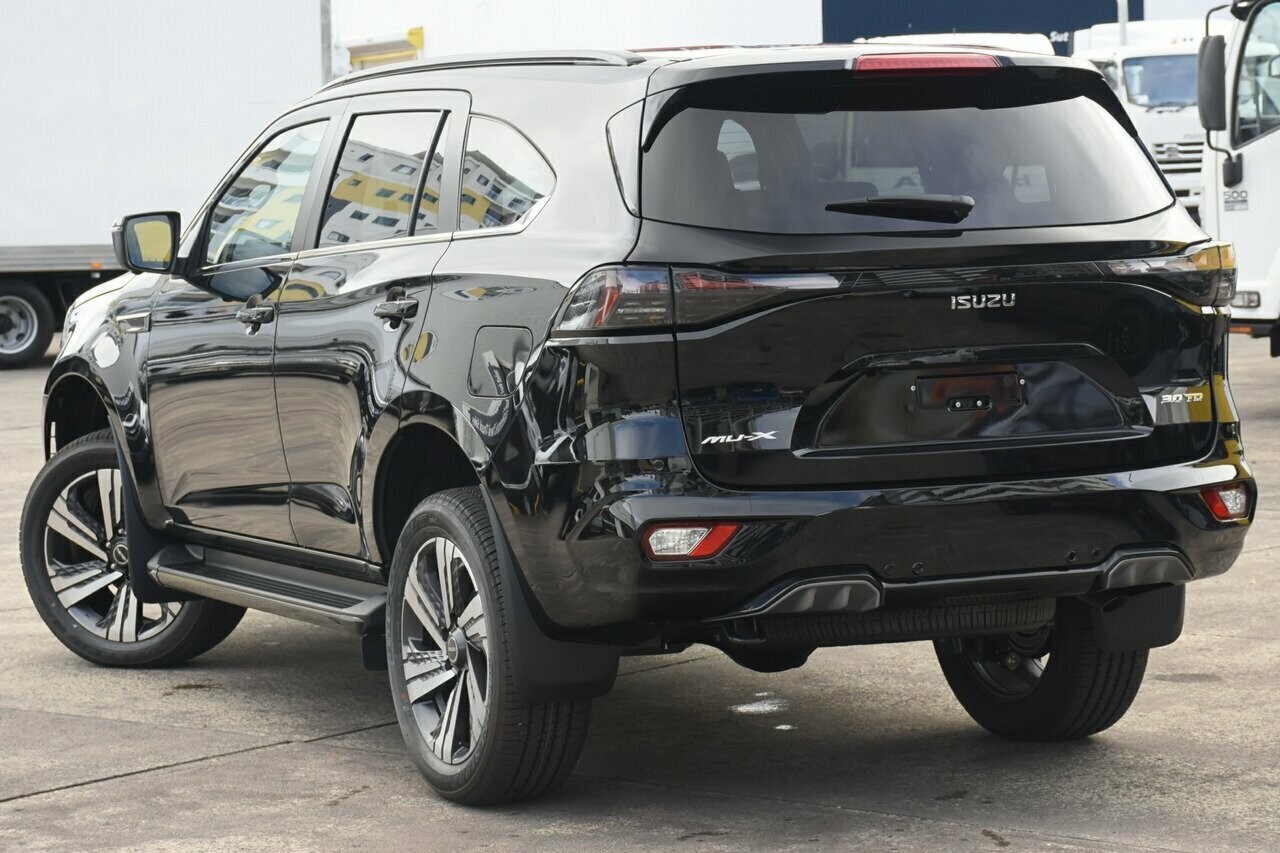 Isuzu Mu-x image 3