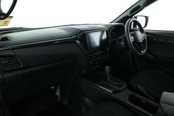 https://vehicle-cdn.autoleague.cloud/30352_950445261_31.jpg