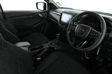 https://vehicle-cdn.autoleague.cloud/30352_950445283_19.jpg