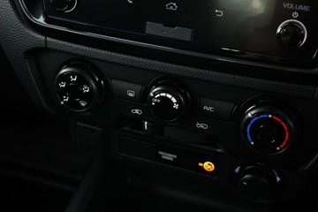 https://vehicle-cdn.autoleague.cloud/30352_950445283_26.jpg