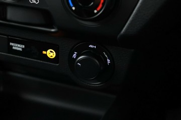 https://vehicle-cdn.autoleague.cloud/30352_950445283_27.jpg