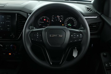 https://vehicle-cdn.autoleague.cloud/30352_950445283_36.jpg