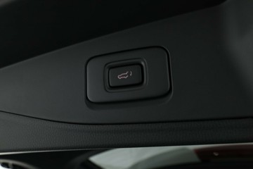 https://vehicle-cdn.autoleague.cloud/30352_950446766_17.jpg