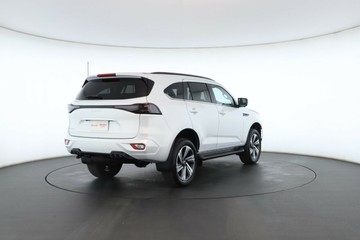 https://vehicle-cdn.autoleague.cloud/30352_950446766_18.jpg