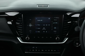 https://vehicle-cdn.autoleague.cloud/30352_950446766_24.jpg