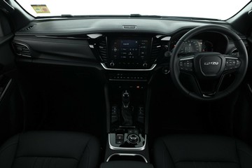 https://vehicle-cdn.autoleague.cloud/30352_950446766_36.jpg