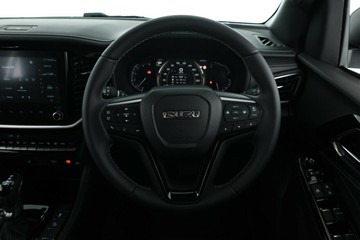 https://vehicle-cdn.autoleague.cloud/30352_950446766_37.jpg