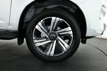 https://vehicle-cdn.autoleague.cloud/30352_950446766_4.jpg