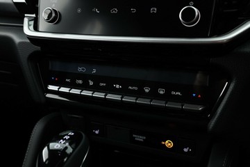 https://vehicle-cdn.autoleague.cloud/30352_950532449_18.jpg