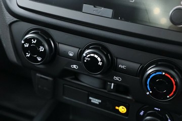 https://vehicle-cdn.autoleague.cloud/30352_950554325_28.jpg