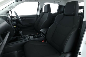 https://vehicle-cdn.autoleague.cloud/30352_950554325_33.jpg