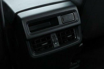 https://vehicle-cdn.autoleague.cloud/30352_950554325_36.jpg