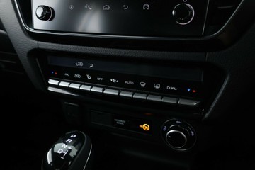 https://vehicle-cdn.autoleague.cloud/30352_950554431_27.jpg