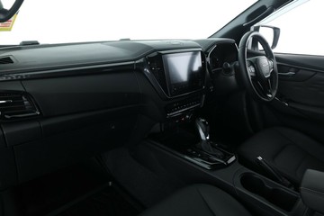 https://vehicle-cdn.autoleague.cloud/30352_950554431_33.jpg