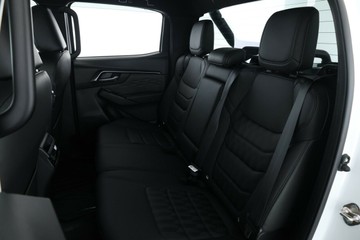 https://vehicle-cdn.autoleague.cloud/30352_950554431_34.jpg