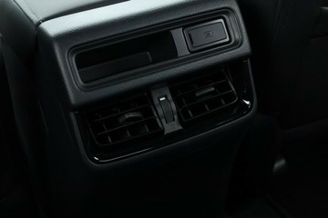 https://vehicle-cdn.autoleague.cloud/30352_950554456_34.jpg