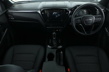 https://vehicle-cdn.autoleague.cloud/30352_950554456_35.jpg