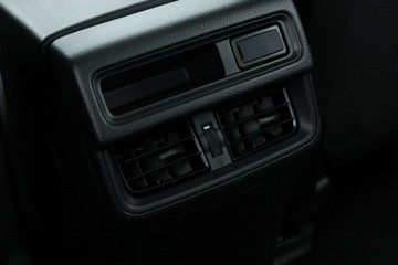 https://vehicle-cdn.autoleague.cloud/30352_950554752_34.jpg