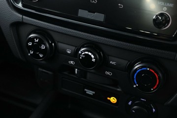 https://vehicle-cdn.autoleague.cloud/30352_950554973_23.jpg
