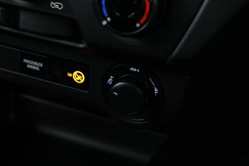 https://vehicle-cdn.autoleague.cloud/30352_950554973_25.jpg