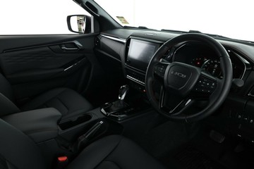 https://vehicle-cdn.autoleague.cloud/30352_950809968_19.jpg