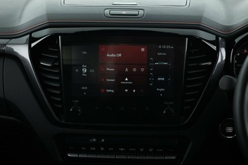 https://vehicle-cdn.autoleague.cloud/30352_950809968_23.jpg