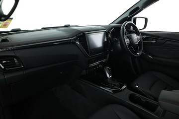 https://vehicle-cdn.autoleague.cloud/30352_950809968_32.jpg