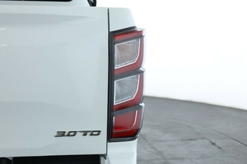 https://vehicle-cdn.autoleague.cloud/30352_950810247_14.jpg
