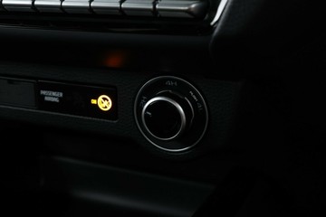 https://vehicle-cdn.autoleague.cloud/30352_950810247_27.jpg