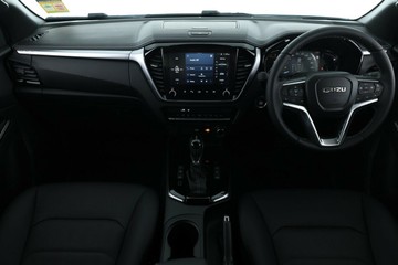 https://vehicle-cdn.autoleague.cloud/30352_950810247_34.jpg