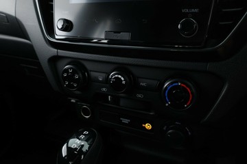 https://vehicle-cdn.autoleague.cloud/30352_950810282_23.jpg