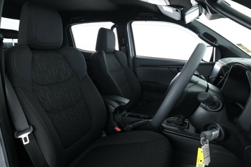 https://vehicle-cdn.autoleague.cloud/30352_950810288_18.jpg