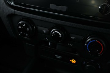 https://vehicle-cdn.autoleague.cloud/30352_950810288_25.jpg