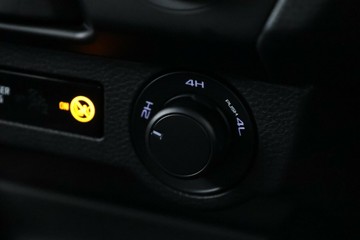 https://vehicle-cdn.autoleague.cloud/30352_950810288_26.jpg